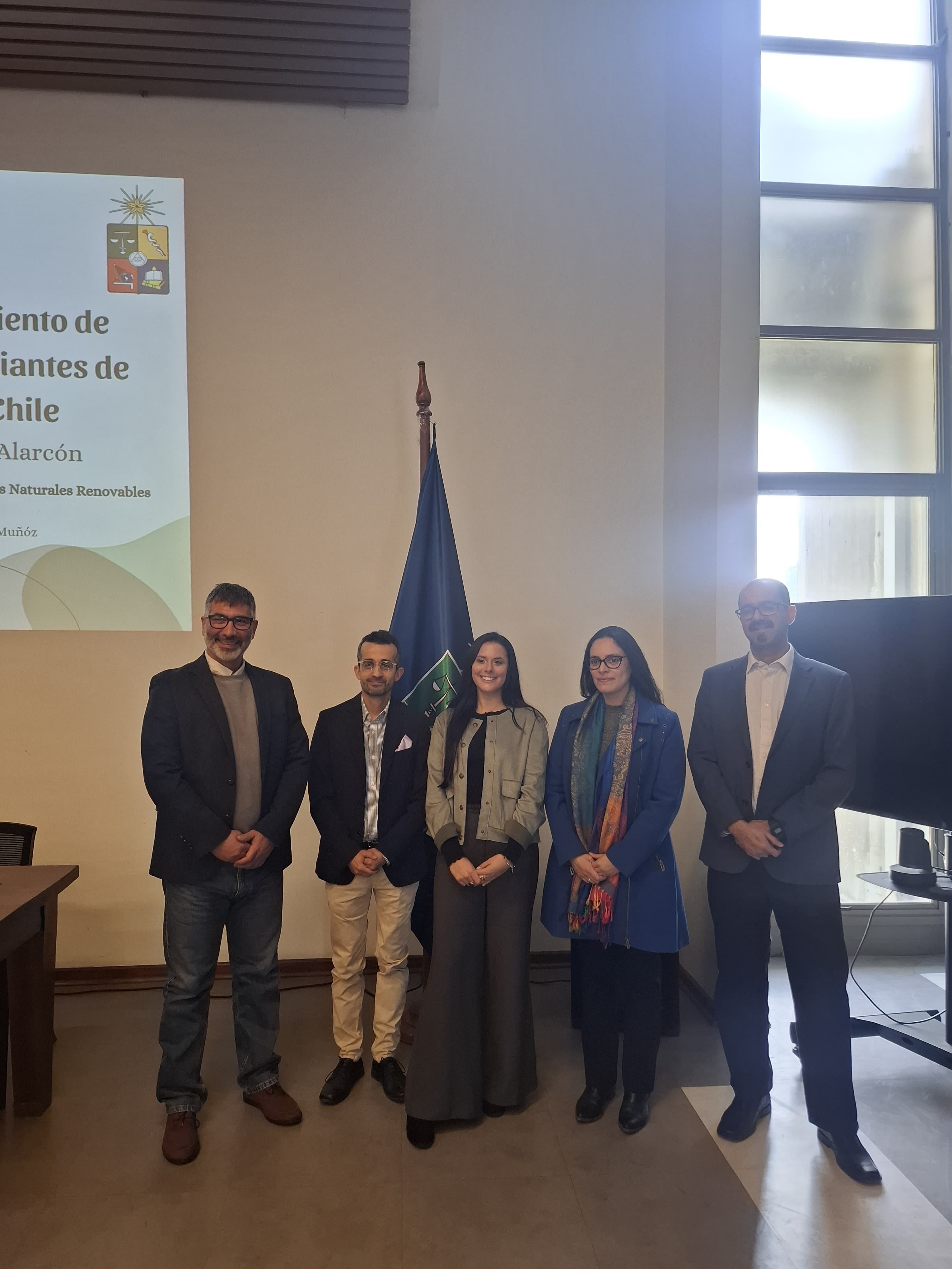 Imagen de Carolina Mujica obtiene su título de Ingeniera en Recursos Naturales Renovables tras presentar su memoria relacionada a la percepción y conocimiento de estudiantes universitarios sobre aves urbanas.